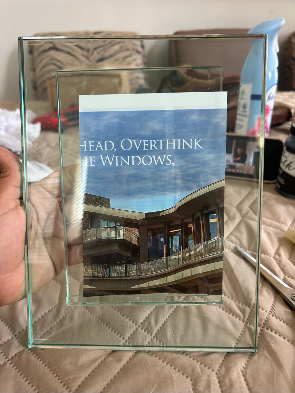 Elegant double glass floating photo frame in excellent condition